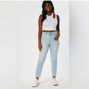 Hollister Curvy High-Rise Distressed Light Wash Vintage Stretch Mom Jean Size 29